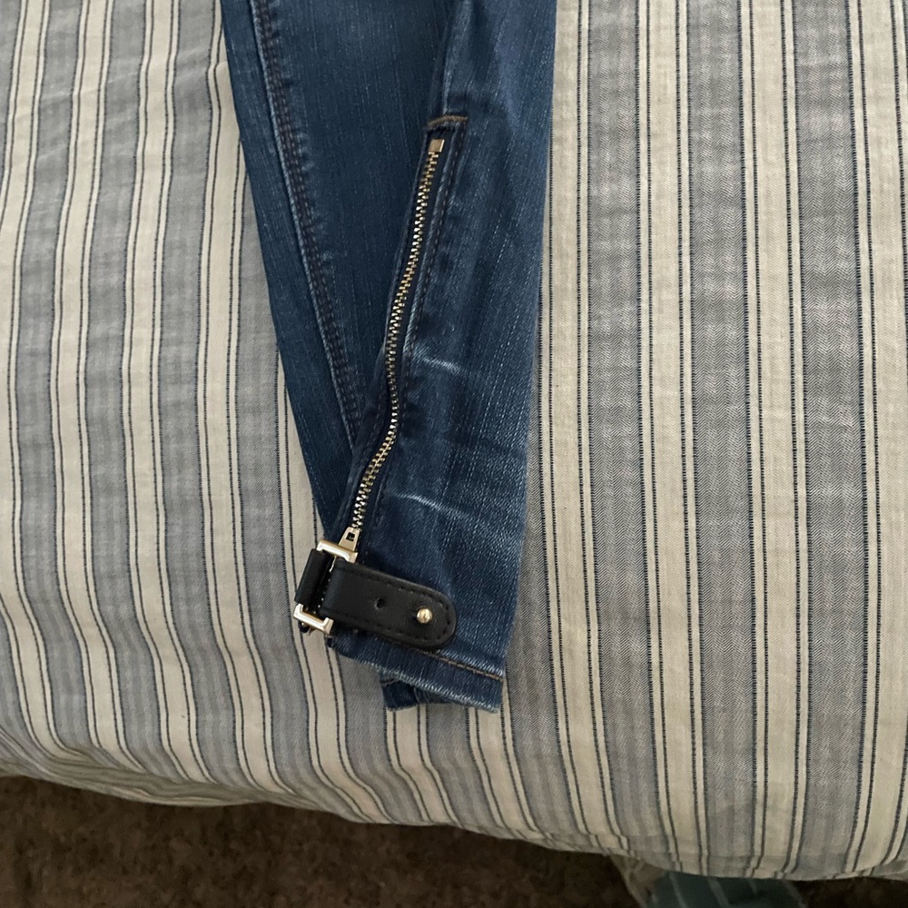 White House Black Market skinny ankle jeans, size 4.